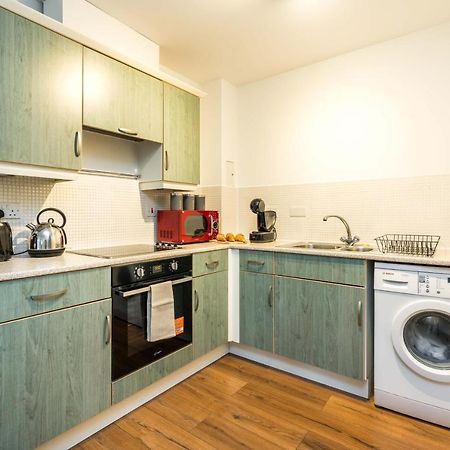 Fast Internet One Bedroom Apartment In Greater London, Id Required Exterior foto