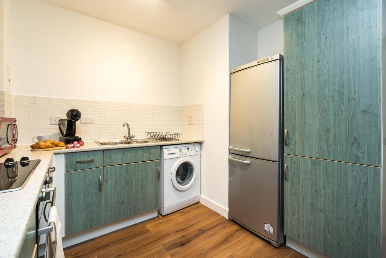 Fast Internet One Bedroom Apartment In Greater London, Id Required Exterior foto