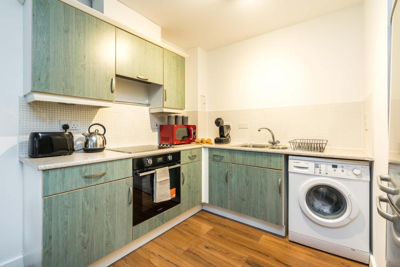 Fast Internet One Bedroom Apartment In Greater London, Id Required Exterior foto