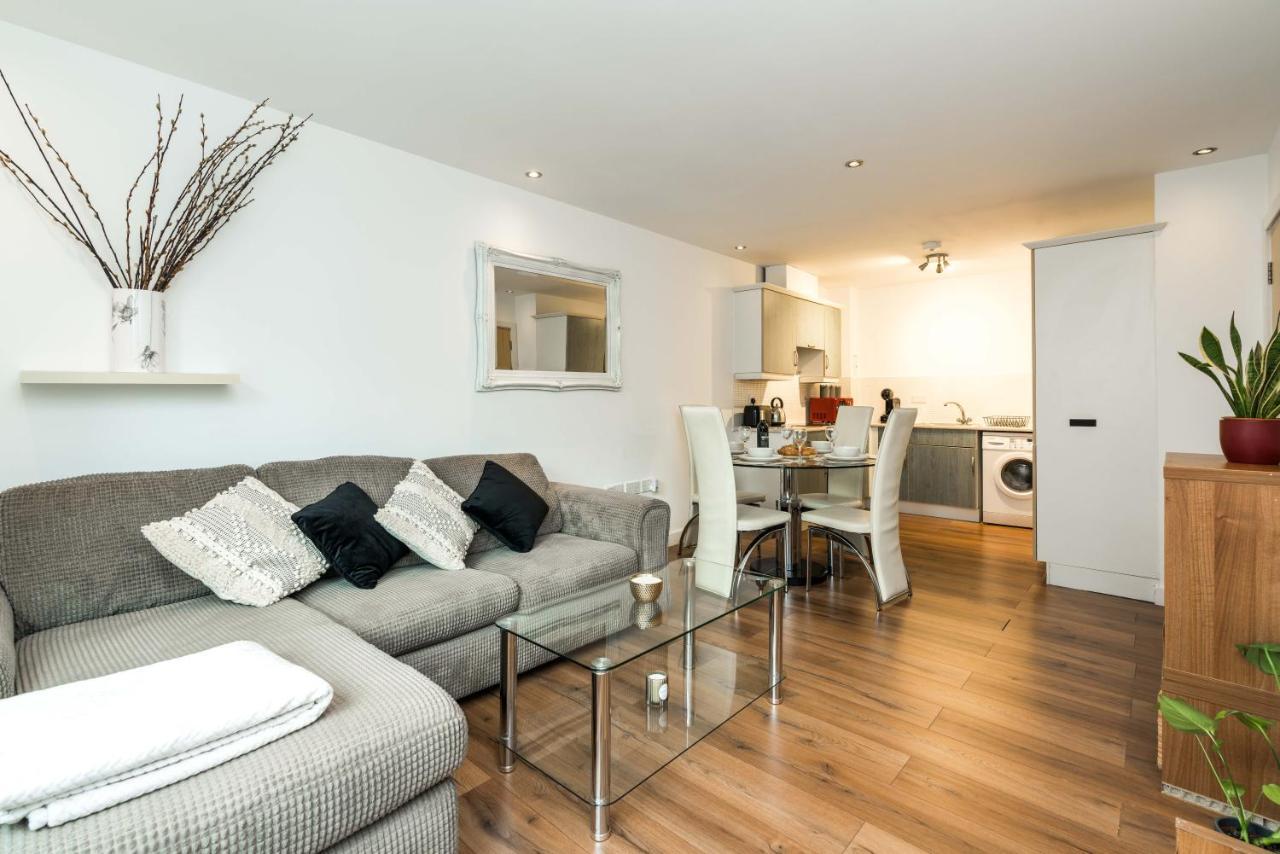 Fast Internet One Bedroom Apartment In Greater London, Id Required Exterior foto